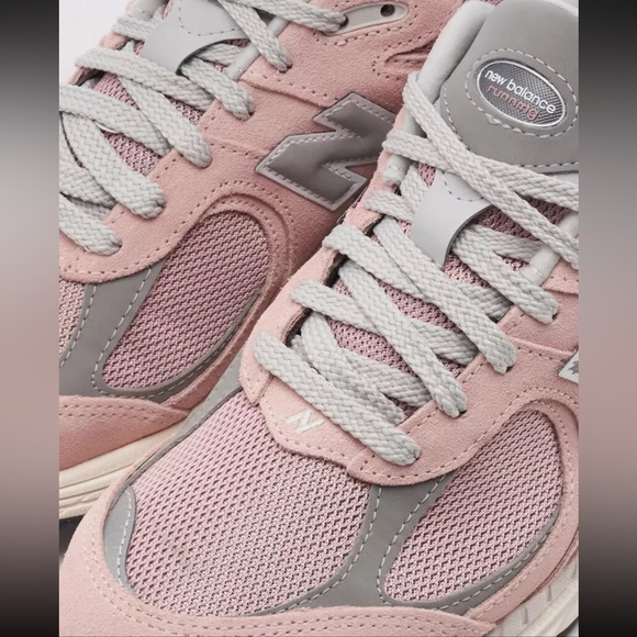 New Balance 2002R Orb Pink Grey Metallic Silver M2002RFC Men’s 10.5 - Picture 3 of 8